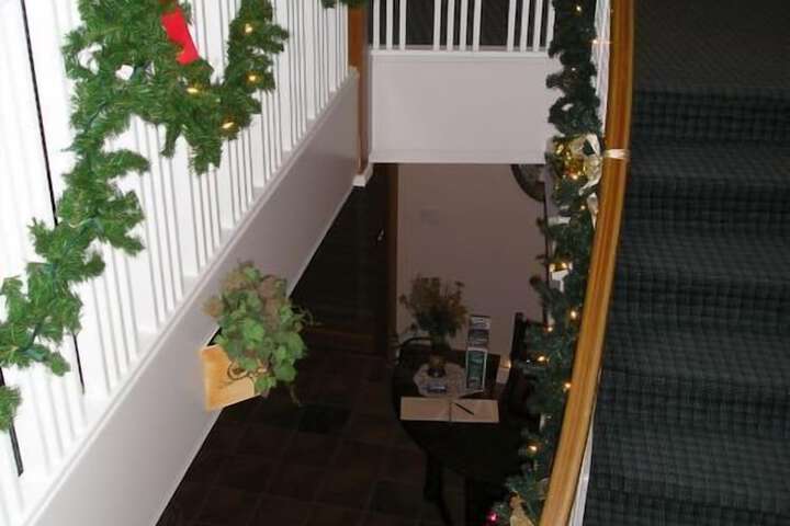 Cedar Wood Lodge B & B