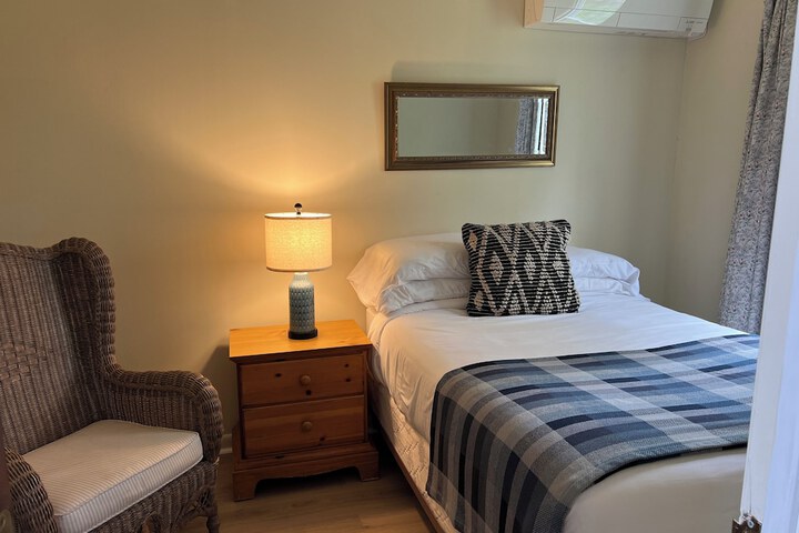 High Tide Inn