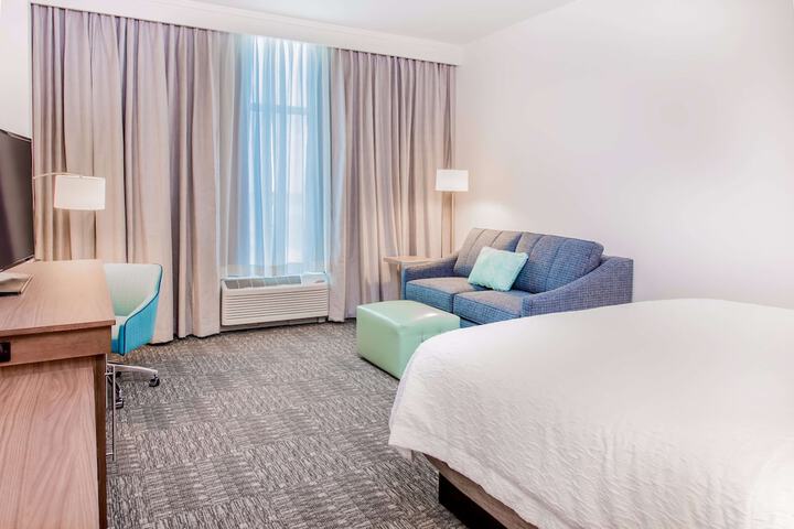 Hampton Inn & Suites Panama City Beach-Beachfront