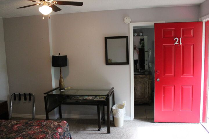 Room 143 of 219