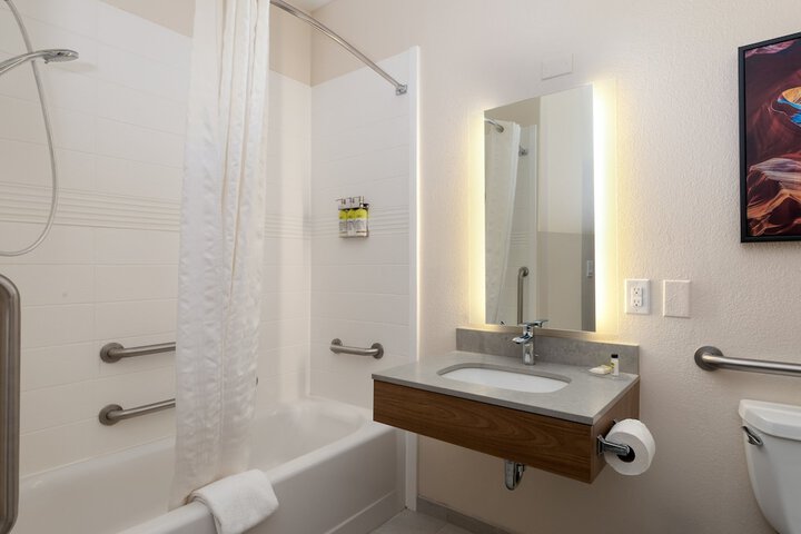 Room 32 of 40