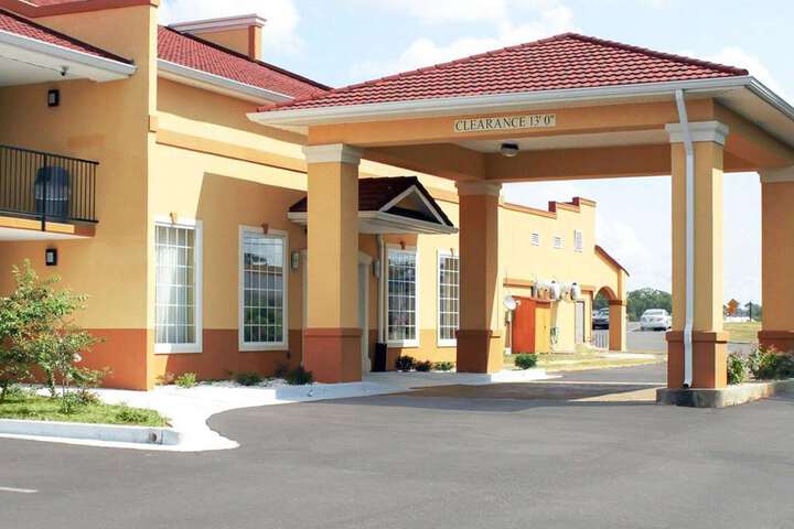 QUALITY INN AND SUITES