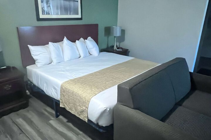 Room 16 of 34
