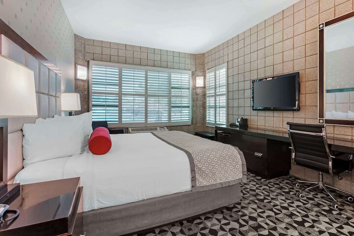 Room 26 of 43