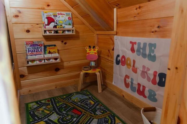 Sleeps 16! Luxury Cabin With Game Room & Hot Tub