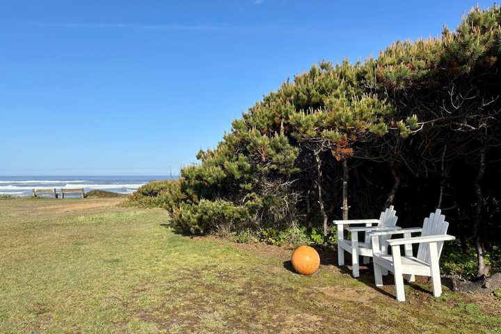 Tillicum Beach Motel (Deanes Oceanfront Lodge)