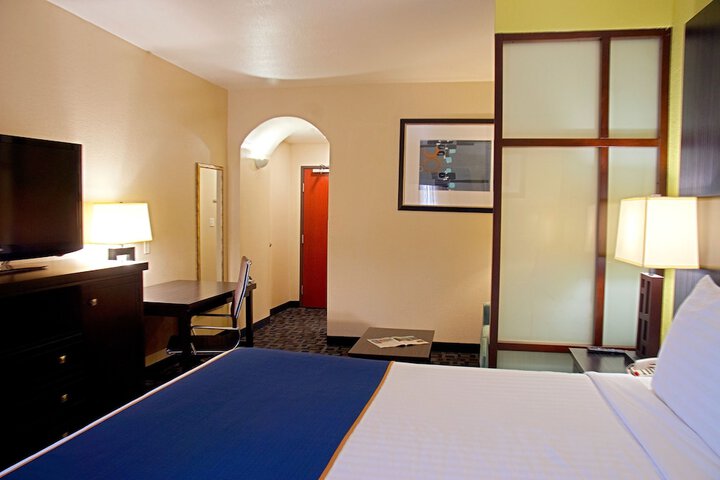 Room 14 of 29