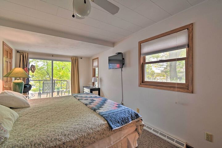 Spacious Lakehouse w / Deck Kayaks, & Dock!