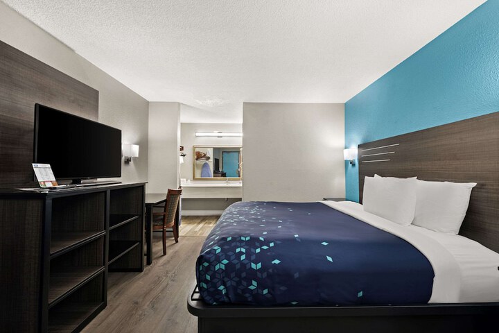 Room 12 of 24