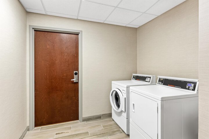 Hampton Inn & Suites Grove City