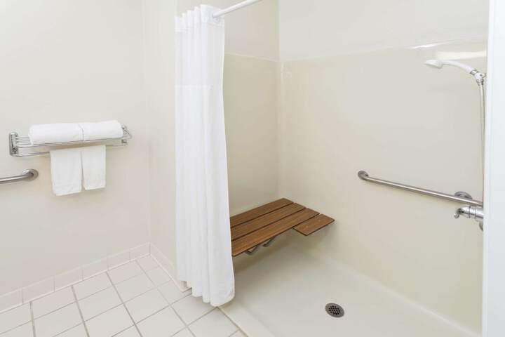 Room 14 of 18