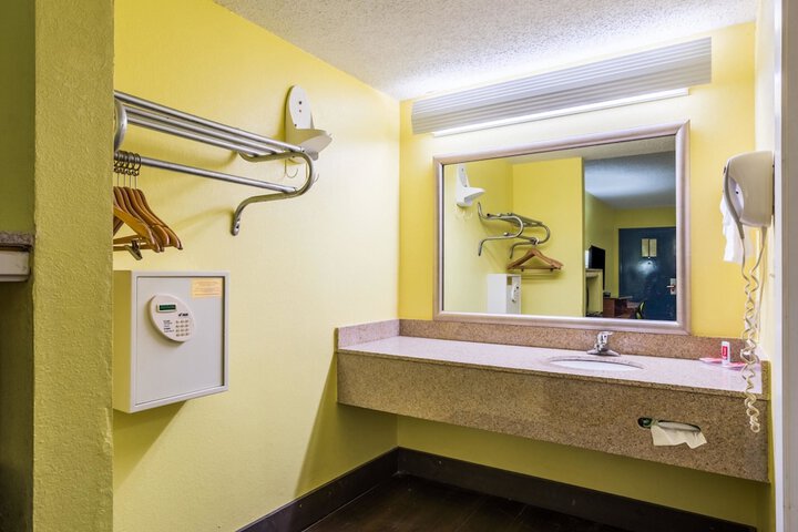 Room 12 of 29
