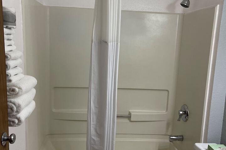 Room 8 of 28