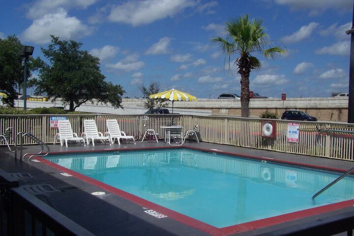 Pool 4 of 26
