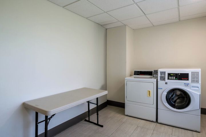 Holiday Inn Express Hotel & Suites Woodbridge by IHG
