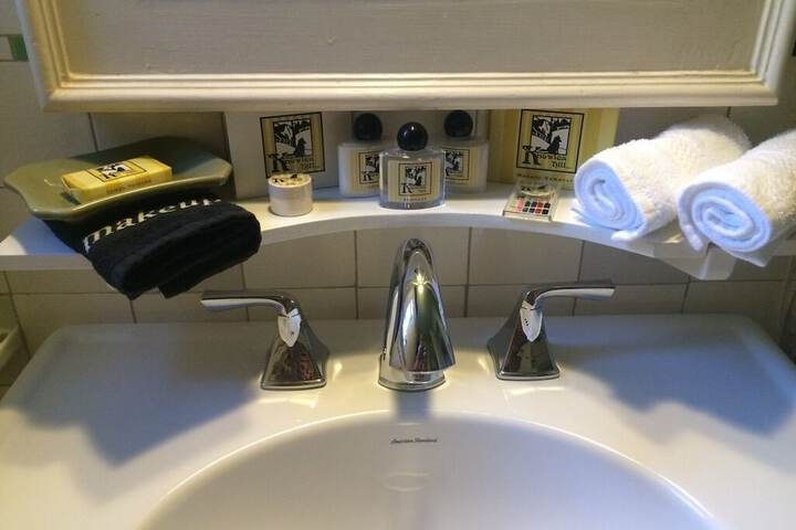 Room 17 of 99