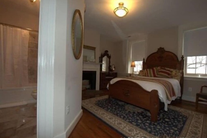 Room 16 of 33