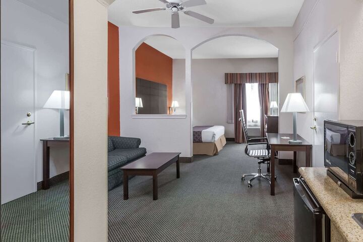 Room 25 of 60