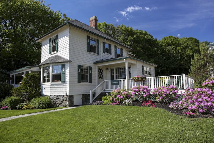 Spruce Point Inn