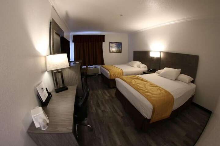 Room 10 of 14