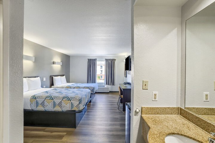 Room 28 of 33
