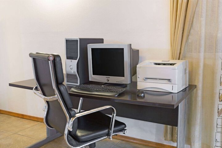 Business Center 17 of 17