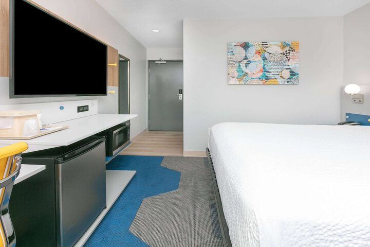 Room 25 of 34