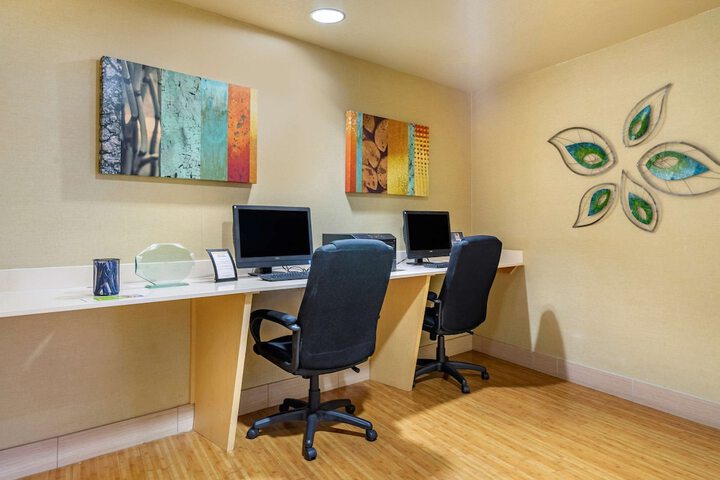 Business Center 33 of 33