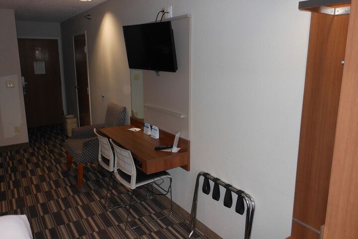 Room 30 of 48