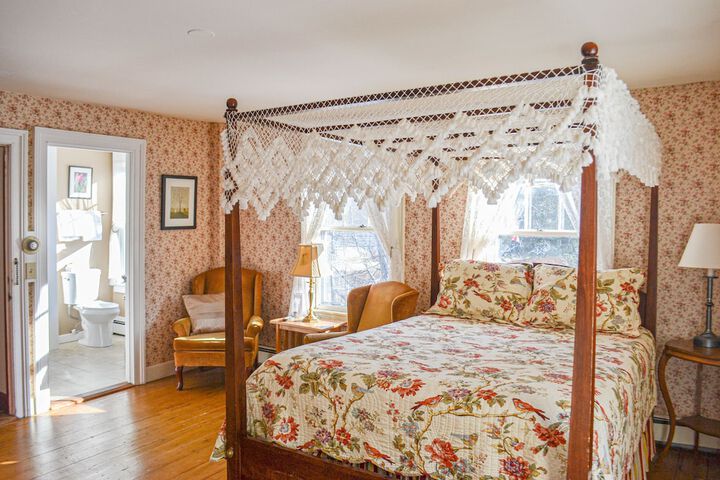 Room 10 of 32