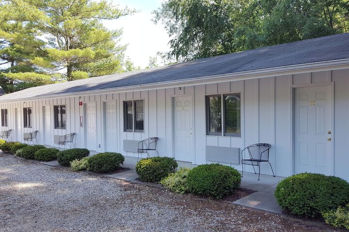 Captains Quarters Motel