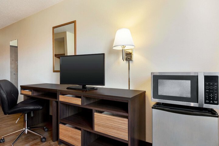 Room 13 of 16