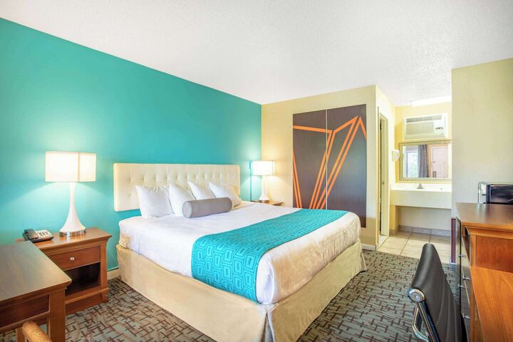 Howard Johnson by Wyndham Hartford South – Rocky Hill