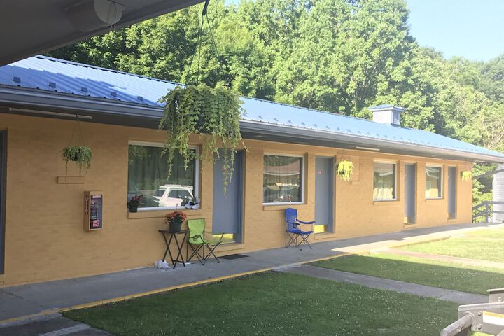 Greystone Motel