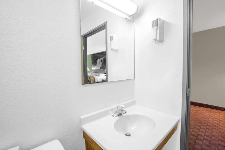 Room 6 of 50