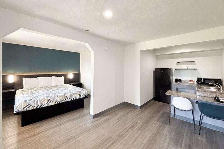 Room 10 of 29