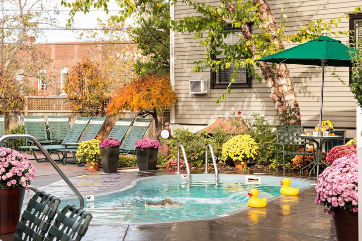 Crowne Pointe Historic Inn & Spa - Adults Only