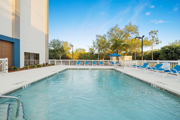 Pool 4 of 27