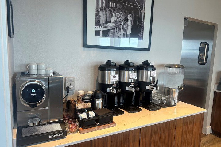 Breakfast/Coffee Service 104 of 138
