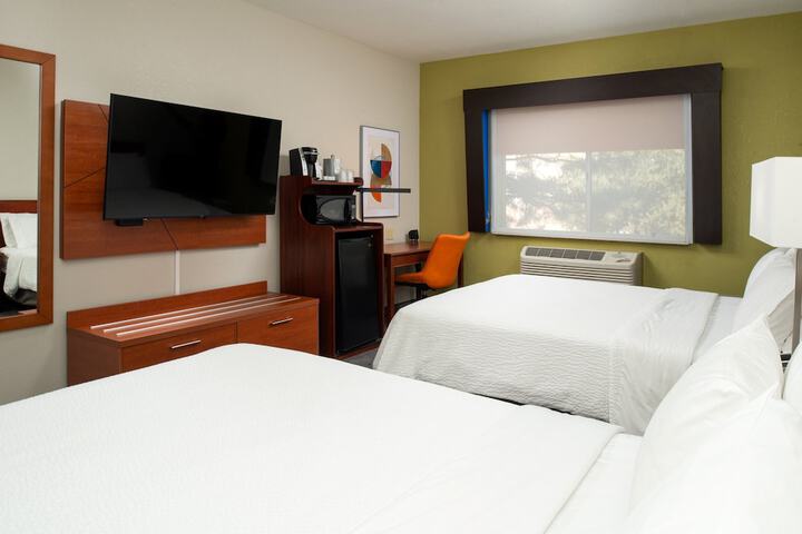 Holiday Inn Express Farmington - Bloomfield by IHG