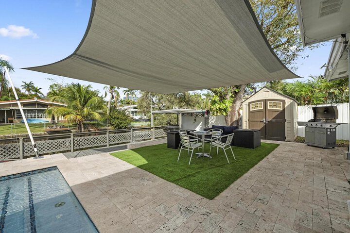 Stylish Aventura Home With Pool on Intercostal