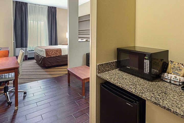 Comfort Suites near Tanger Outlet Mall