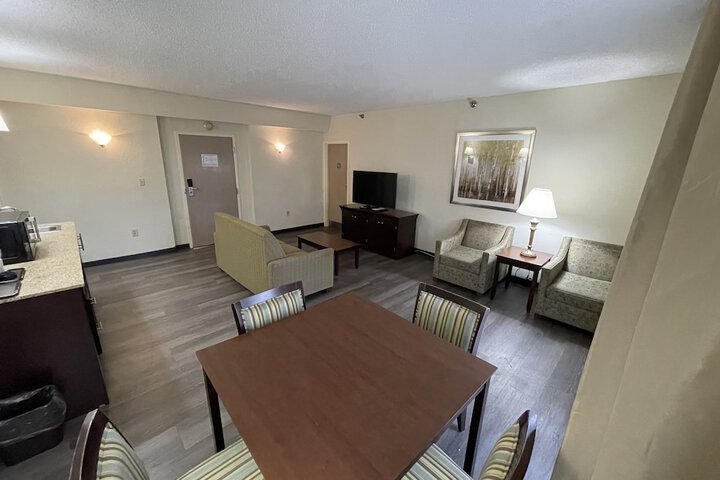 Room 51 of 141