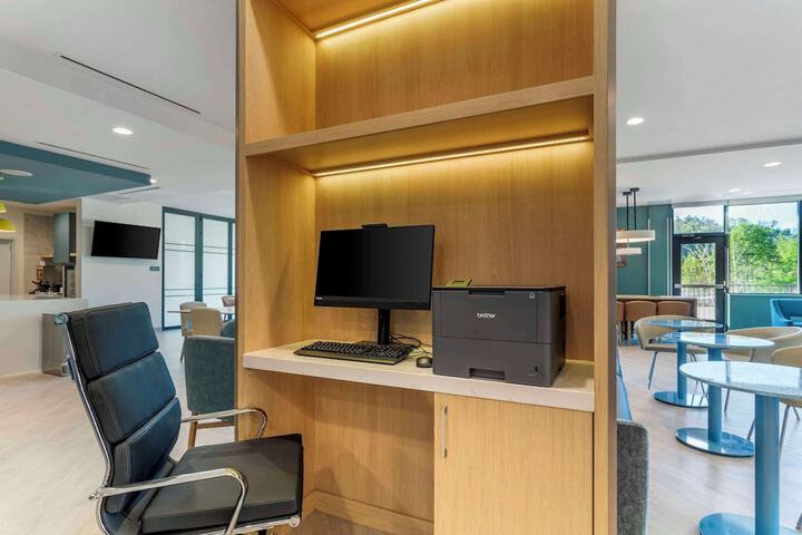 Business Center 101 of 101