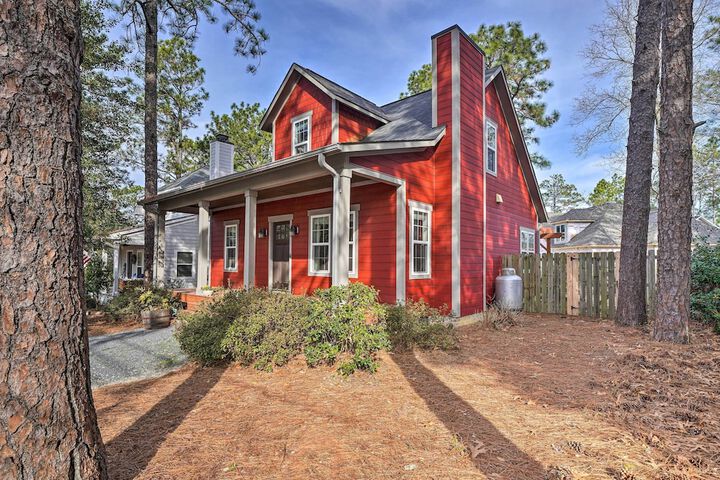 Cozy Southern Pines Retreat 1 Mi to Downtown!