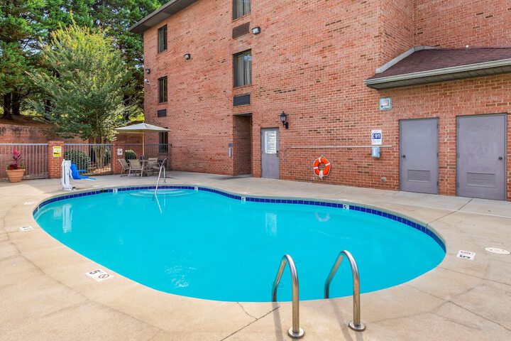 Pool 4 of 47