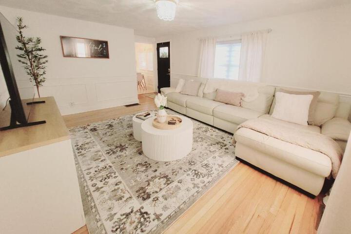 Cozy house close to downtown Danvers