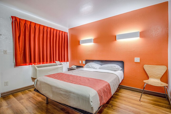 Motel 6 Conroe TX