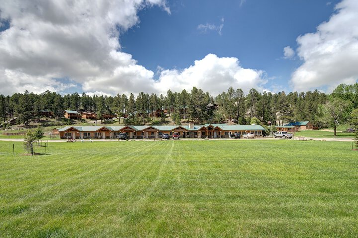 Rock Crest Lodge & Cabins