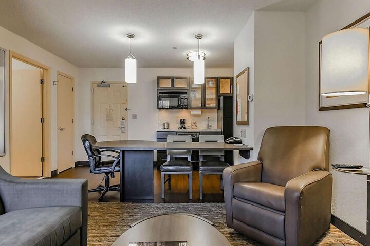 Sonesta Simply Suites Detroit Warren